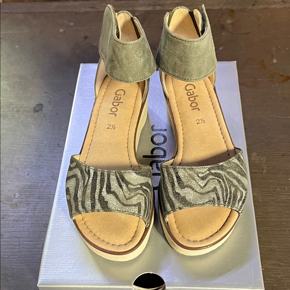 Gabor Women's Gray and Cream Sandals